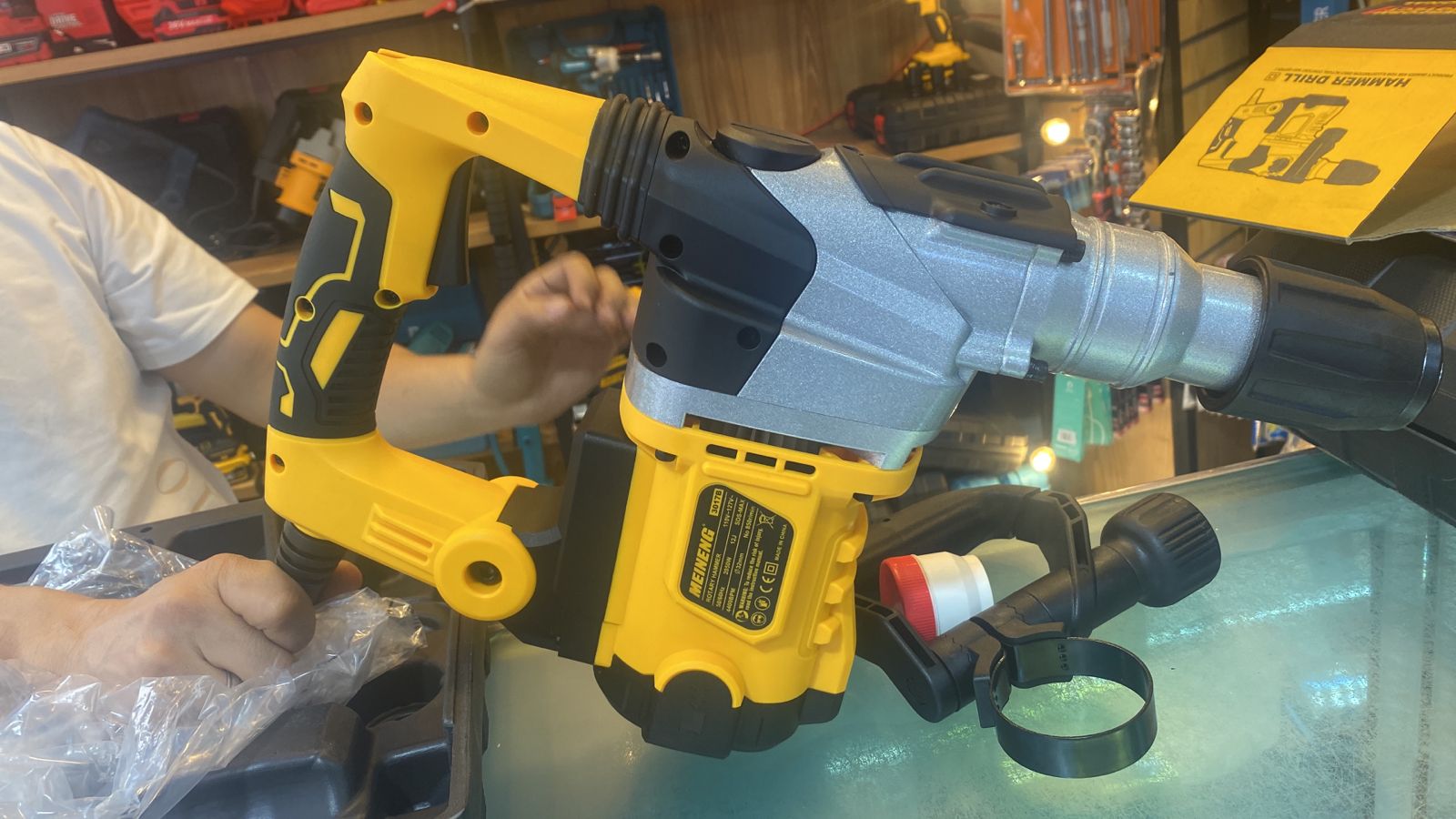 Vista 4 de demoledor taladro bosh y dewalt - marca: bosch